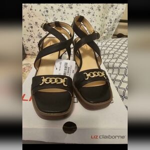 New womans size 6M LIZ CLAIBORNE HEEL